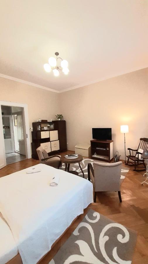 Ekszerdoboz Apartman Eger Apartment Bagian luar foto